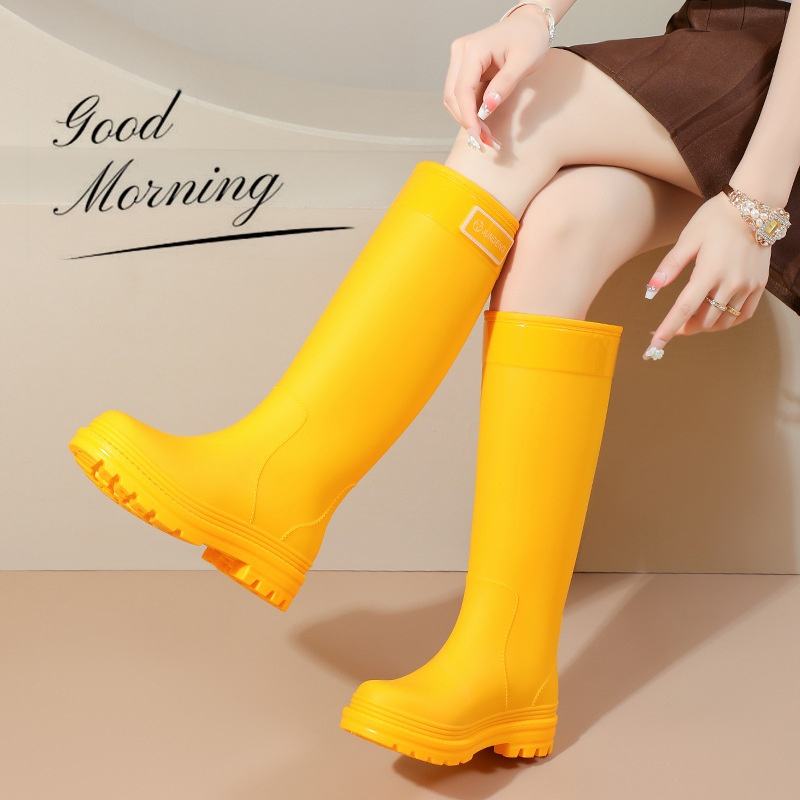 30dbe9af-04d4-49c0-93a8-203a0ccf1bd7_أحذية مطر صفراء طويلة للنساء من البولي فينيل كلوريد، أنيقة، مقاومة للانزلاق، ومضادة للماء، مناسبة للاستخدام في المطبخ والعمل.jpg